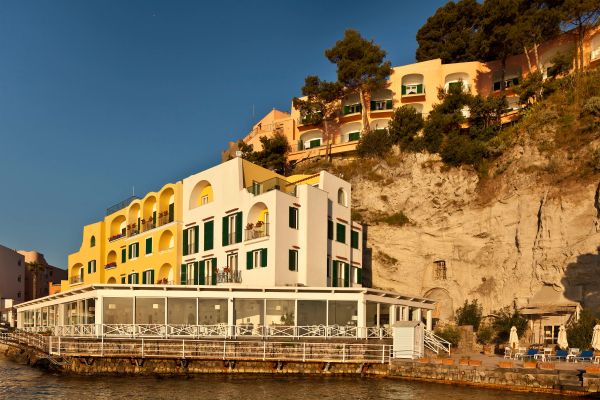 Regina Isabella, Ischia