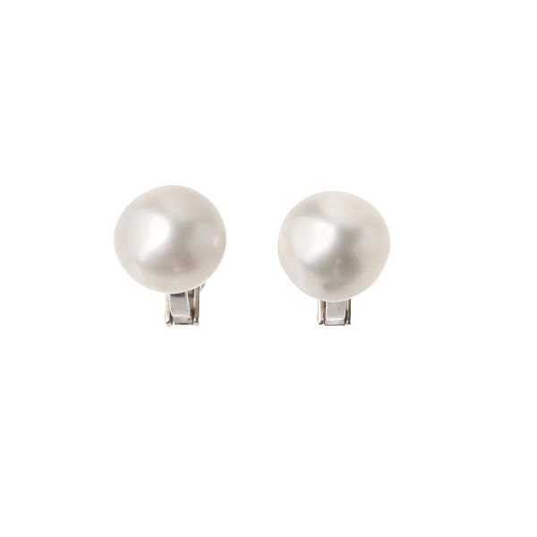 



PEARL EARRINGS IN 18KT WHITE GOLD