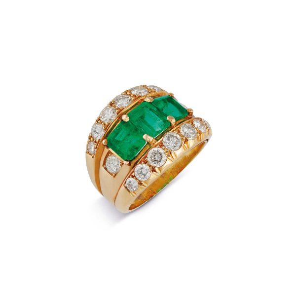 



EMERALD AND DIAMOND BAND RING IN 18KT YELLOW GOLD
