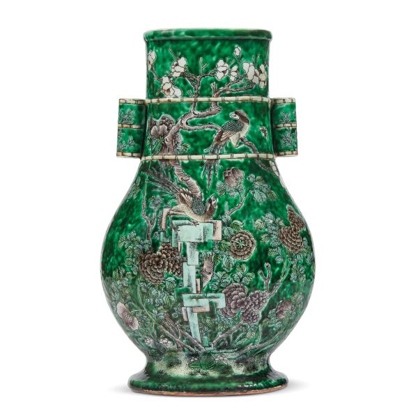



FAMILLE VERTE PORCELAIN VASE, CHINA, QING DYNASTY, 19TH CENTURY