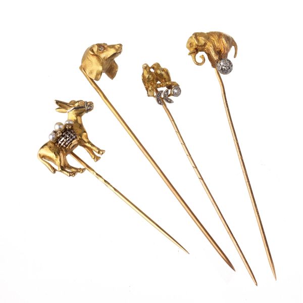 



FOUR ANIMALIER PINS IN 18KT YELLOW GOLD