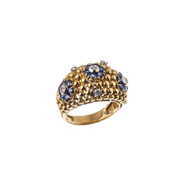 



FLORAL BAND RING IN 18KT YELLOW GOLD