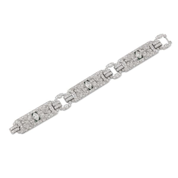 



DIAMOND AND EMERALD BAND BRACELET IN PLATINUM