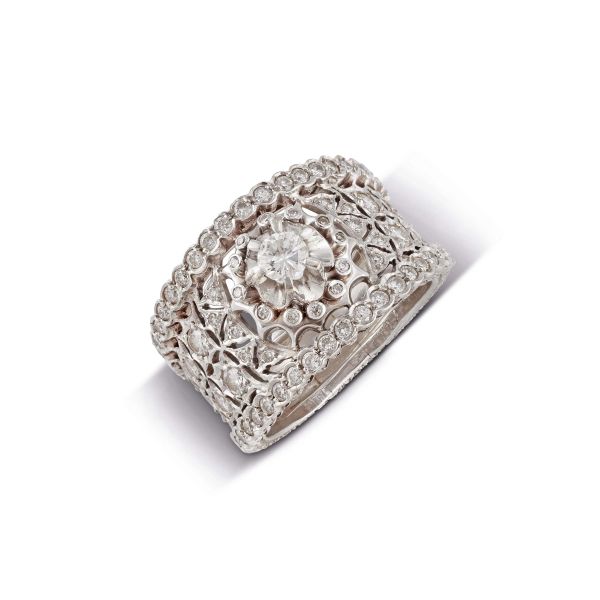 



DIAMOND RING IN 18KT WHITE GOLD