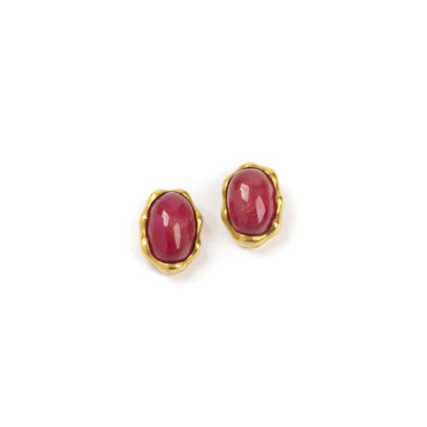 



PAIO DI ORECCHINI CON GIADEITE ROSSA