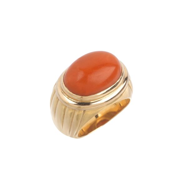 



CORAL RING IN 18KT YELLOW GOLD