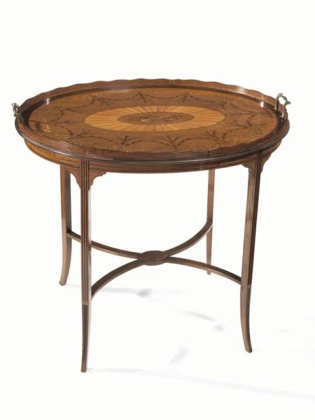  Tavolino, Inghilterra, inizi sec. XX,  in satin wood intarsiato e dipinto, piano ovale a vassoio, gambe a sciabola riunite da crociera, cm 81x55x72