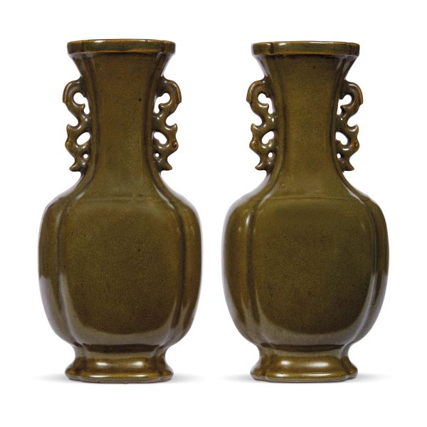 



PAIR OF VASES, CHINA, QING DYNASTY, 19TH CENTURY