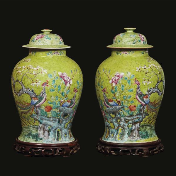 A PAIR OF POTICHES, CHINA, QING DYNASTY, 19TH CENTURY