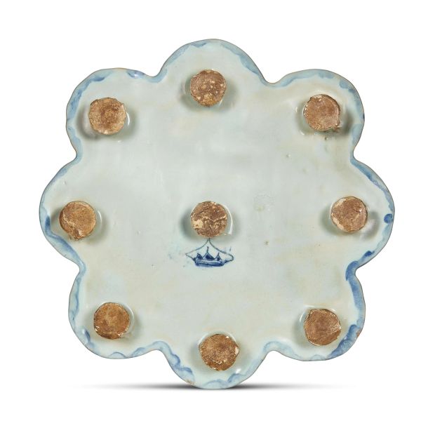 ALZATA SAGOMATA, ALBISOLA, BOTTEGA CONRADO (ATTR.), FINE SECOLO XVII