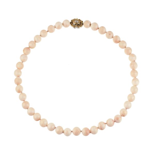 



UNOAERRE ROSE CORAL NECKLACE IN 18KT TWO TONE GOLD