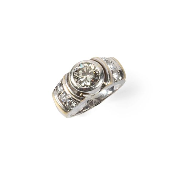 



DIAMOND RING IN 18KT TWO TONE GOLD