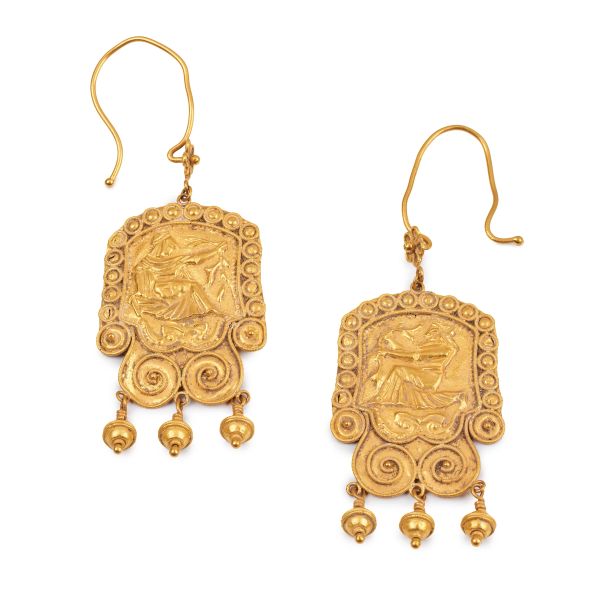 



LONG DROP EARRINGS IN 24KT GOLD