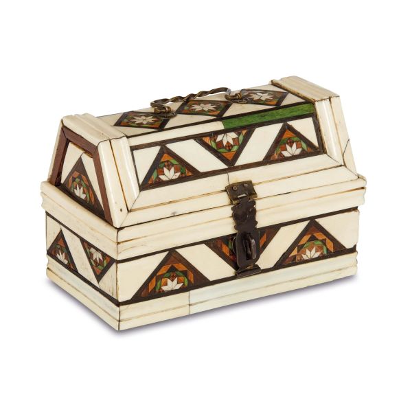 



A NORTHERN ITALY WORKSHOP CASKET, EARLY 15TH CENTURY