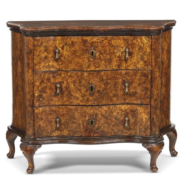 A SMALL VENETIAN COMMODE, 18TH CENTURY