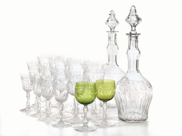  Servito di bicchieri, sec. XX,  in cristallo molato composto di sessantacinque pezzi,  un bicchiere da vino dolce con lievissima sbocconcellatura  (65)