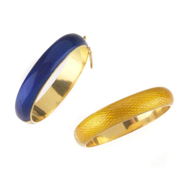 TWO ENAMELED BANGLES IN 18KT YELLOW GOLD