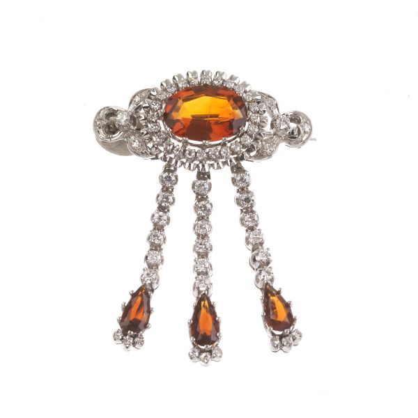 FRINGED QUARTZ AND DIAMOND BROOCH IN 18KT WHITE GOLD