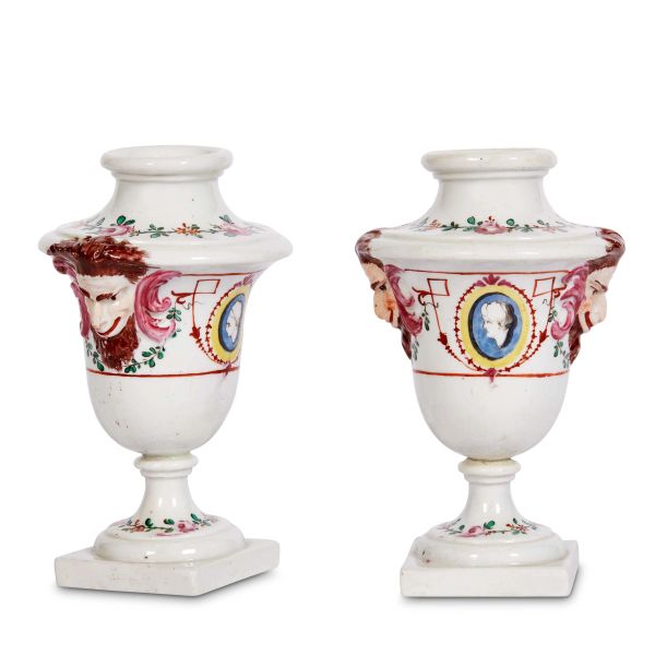 



COPPIA DI VASETTI, NOVE, MANIFATTURA ANTONIBON-PAROLIN, 1790-1800