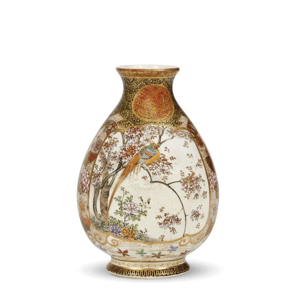 A VASE, JAPAN, MEIJI PERIOD (1868-1912)