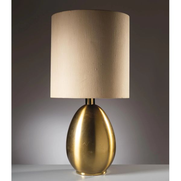 



METAL TABLE LAMP