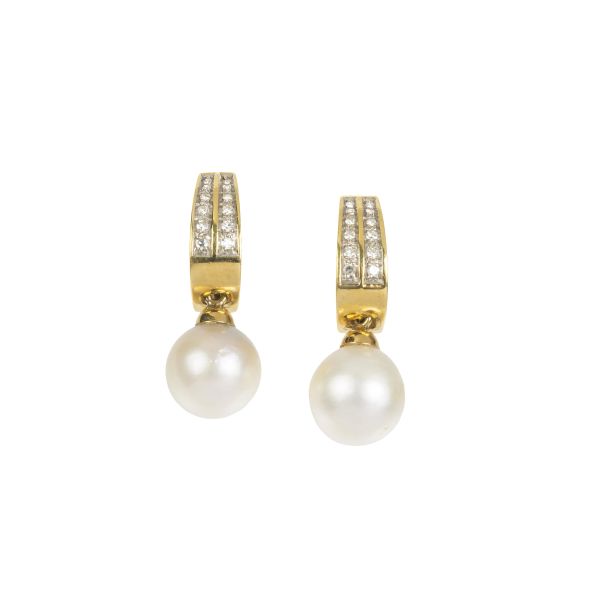 



DIAMONDS AND PEARLS EARINGS IN 18 KT GOLD