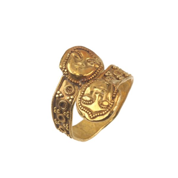 ARCHAEOLOGICAL STYLE CONTRARIE RING IN 18KT YELLOW GOLD