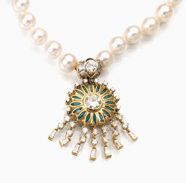 Collana in oro giallo, perle, diamanti e smeraldi