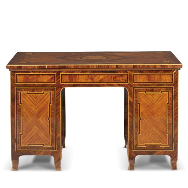 



A LARGE ROMAN DESK, LATE 18TH CENTURY