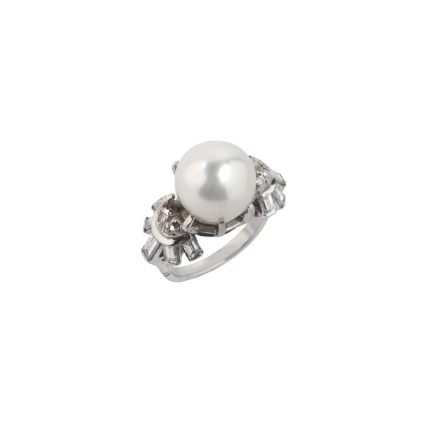 PEARL AND DIAMOND RING IN 18KT WHITE GOLD