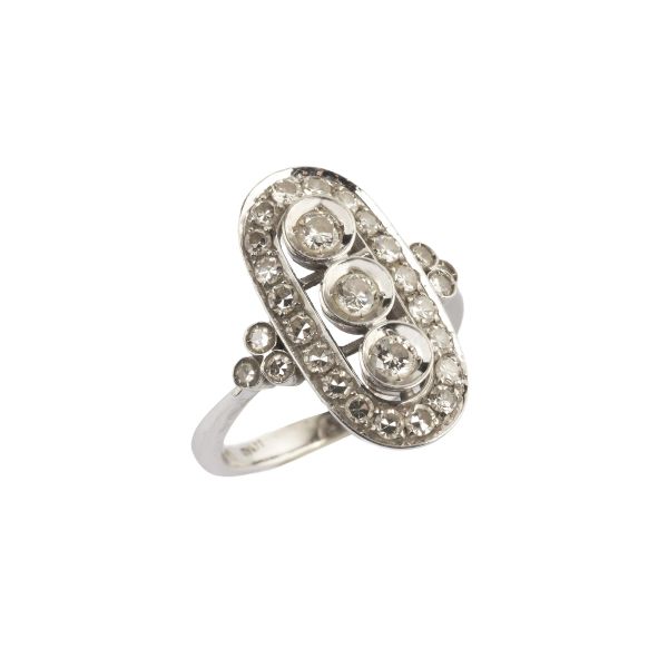 



DIAMOND RING IN 18KT WHITE GOLD