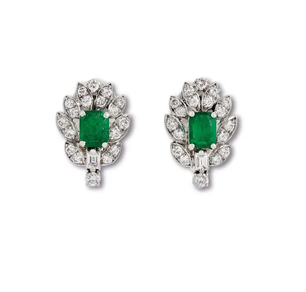 



EMERALD AND DIAMOND FLORAL EARRINGS IN PLATINUM