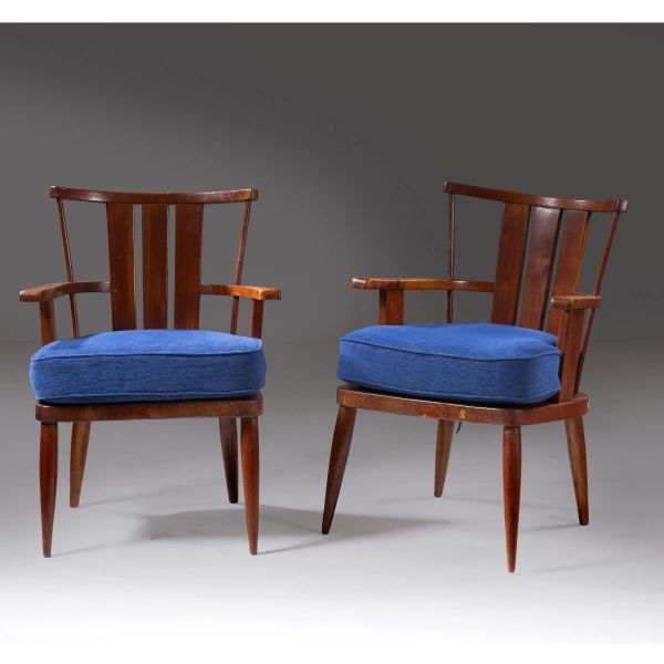 



A COUPLE OF ARMCHAIRS, WOODEN STRUCTURE, BLUE FABRIC UPHOLSTERED CUSHIONS