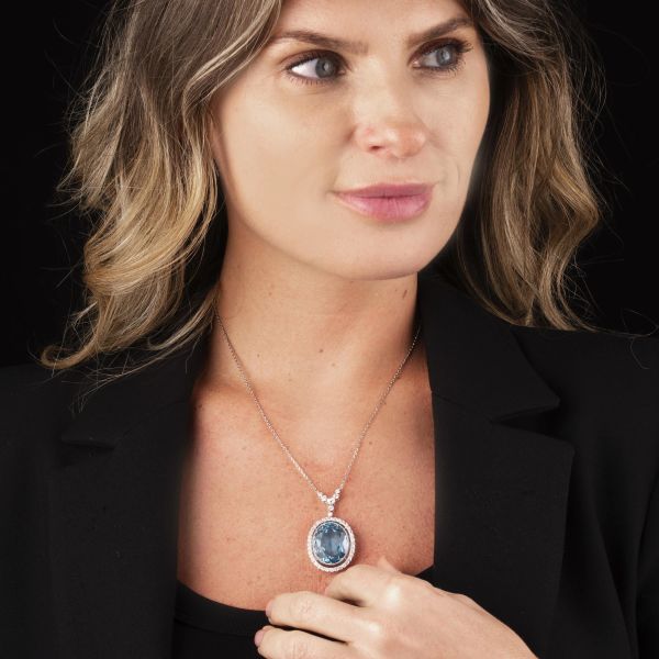 COLLANA PENDENTE CON ACQUAMARINA E DIAMANTI