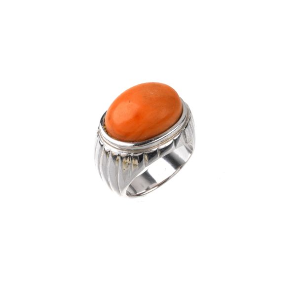 



CORAL BAND RING IN 18KT WHITE GOLD