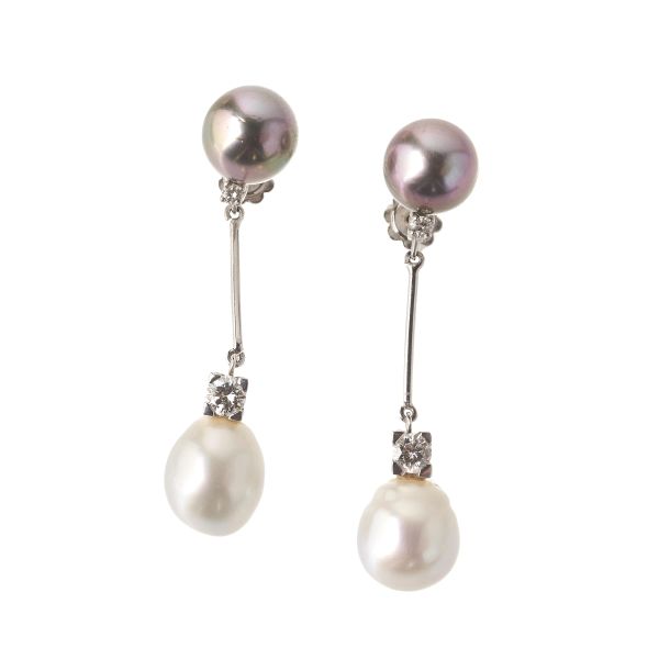 



LONG PEARL AND DIAMOND DROP EARRINGS IN 18KT WHITE GOLD