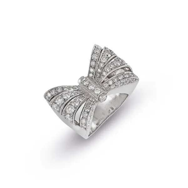 



BOW-SHAPED DIAMOND BAND RING