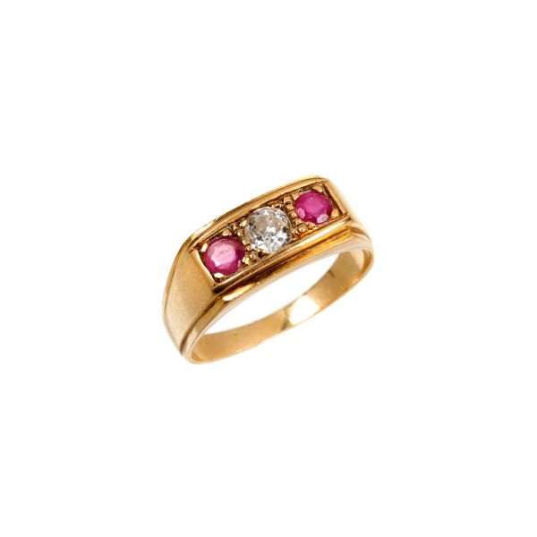 RUBY AND DIAMOND RING IN 18KT YELLOW GOLD