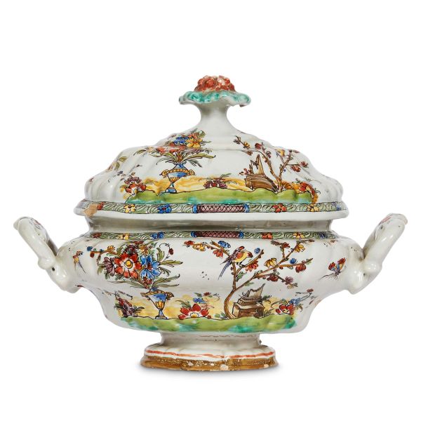 



A FERNIANI SOUP TUREEN, FAENZA, 1760-1770