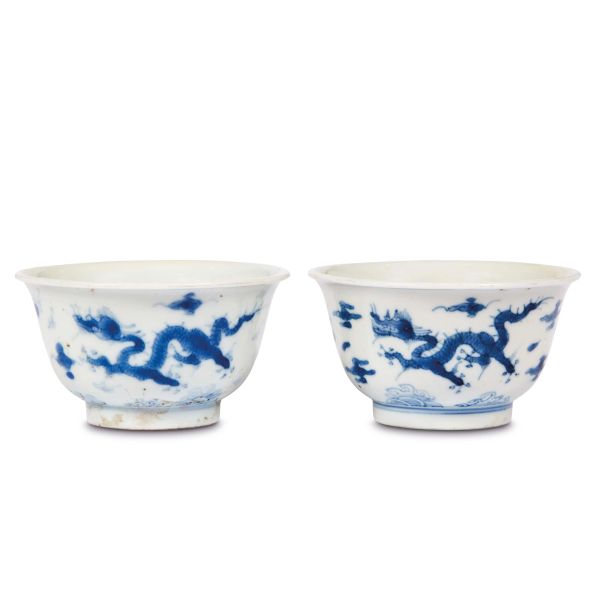 



PAIR OF CUPS WITH DRAGONS, CHINA, QING DYNASTY, 18TH CENTURY