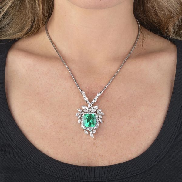 COLLANA CON SMERALDO COLOMBIANO E DIAMANTI