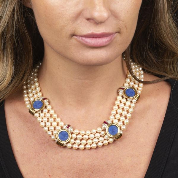 COLLANA CON PERLE, DIAMANTI ED ELEMENTI INCISI