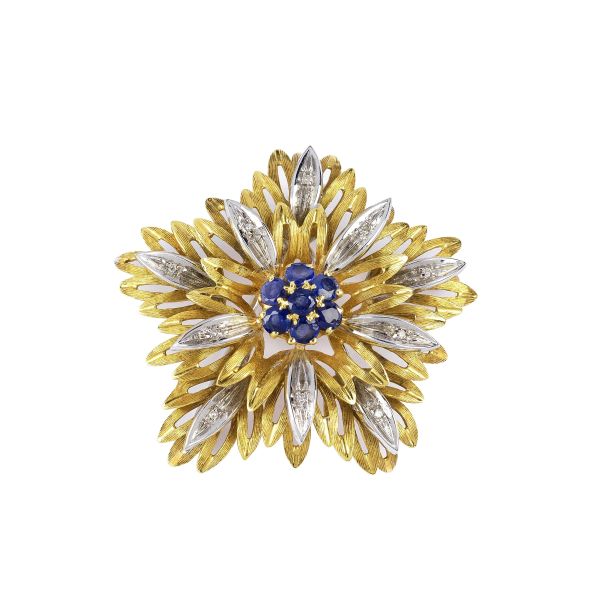 FLOWER-SHAPED BROOCH IN 18KT TWO TONE GOLD
