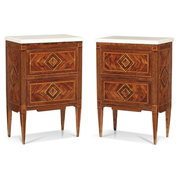 A PAIR OF SMALL NEAPOLITAN COMMODES, 18TH CENTURY