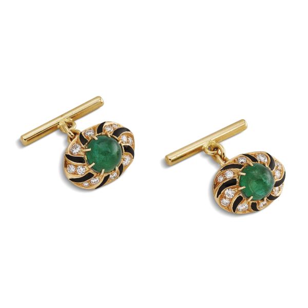 EMERALD AND DIAMOND CUFFLINKS IN 18KT YELLOW GOLD