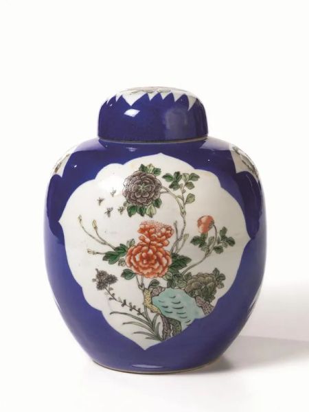 Potiche con coperchio, Cina fine dinastia Qing(1644-1911), in porcellana a