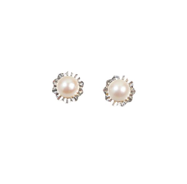 PEARL EARRINGS IN 18KT WHITE GOLD
