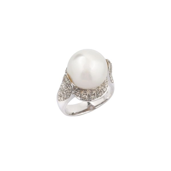 ANELLO CON PERLA E DIAMANTI