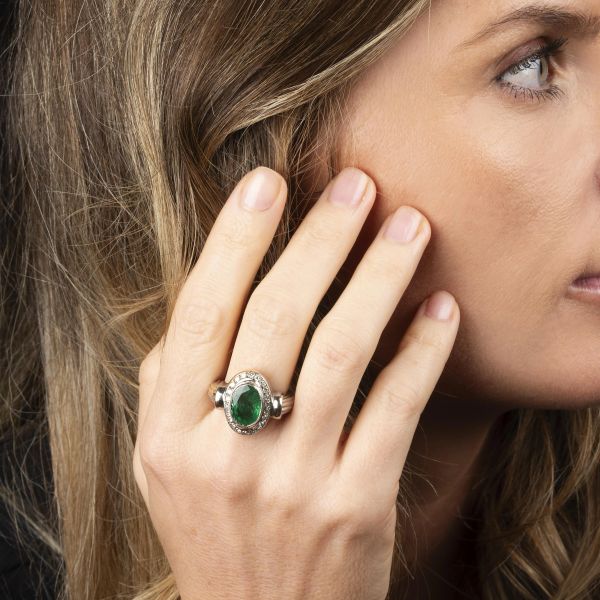 ANELLO CON SMERALDO E DIAMANTI