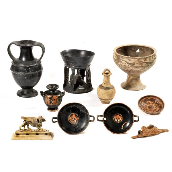 COLLEZIONE DI VASELLAME E COROPLASTICA